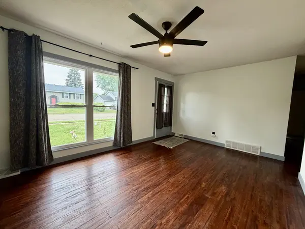 1612 Middle RD, Camanche, IA 52730