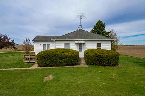21137 Fenstermaker RD, Sycamore, IL 60178