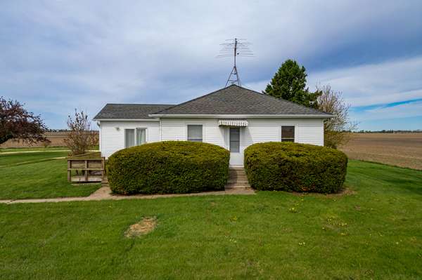 21137 Fenstermaker RD, Sycamore, IL 60178