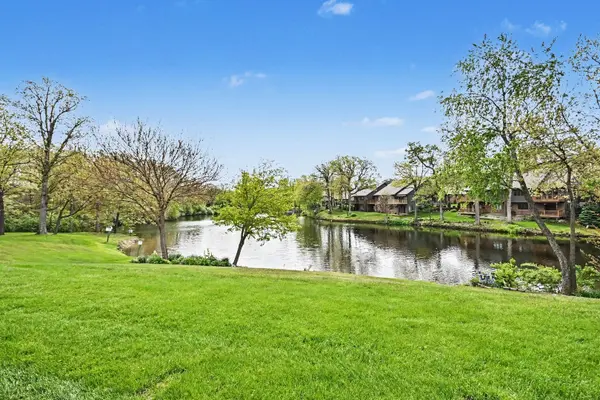 53 Village Woods DR, Crete, IL 60417