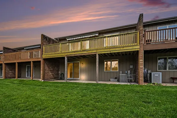 53 Village Woods DR, Crete, IL 60417