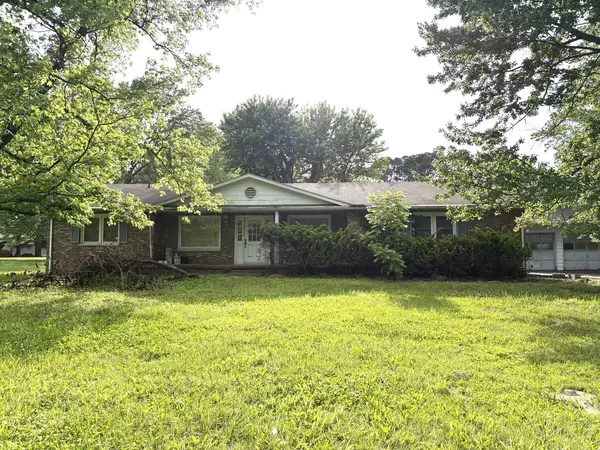 3917 Country Club RD, Carbondale, IL 62901