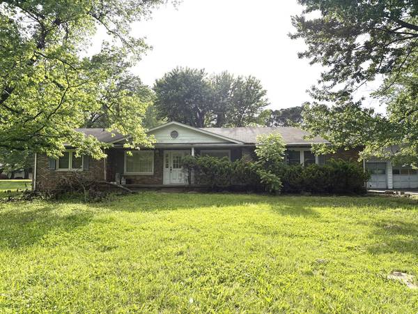 3917 Country Club RD, Carbondale, IL 62901