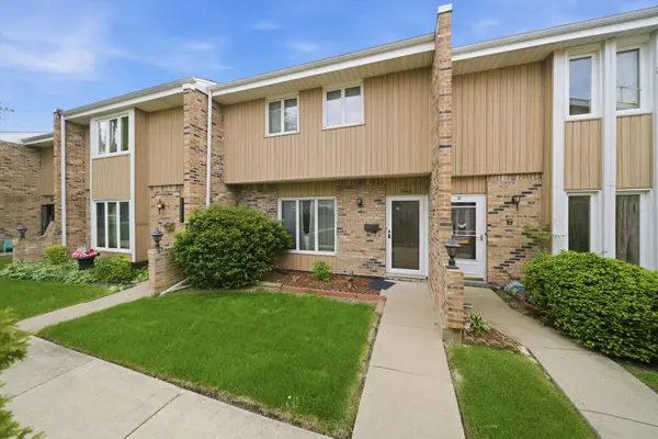 20 Ottawa CT, Justice, IL 60458