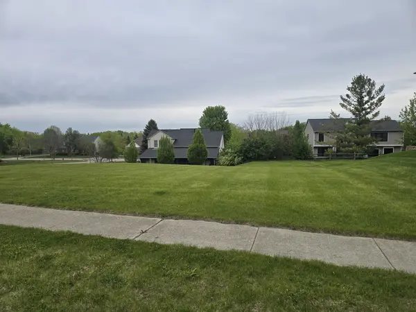 1 Springbrook LN, Algonquin, IL 60102