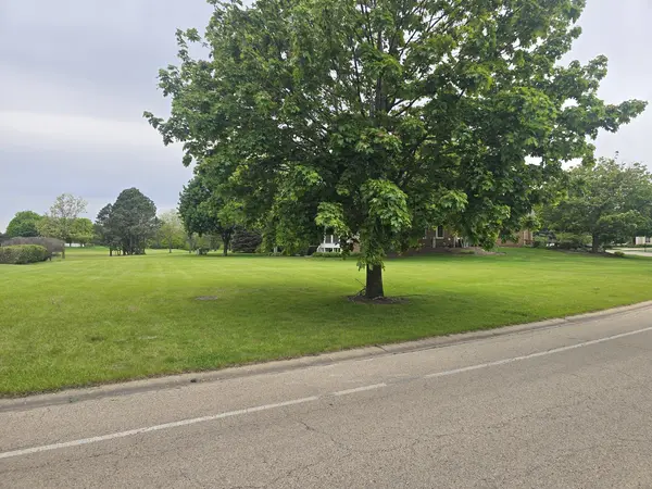 103 Boulder DR, Lake In The Hills, IL 60156