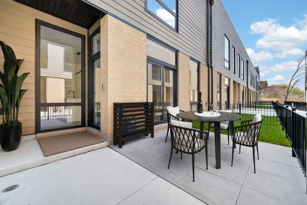 6218 S Woodlawn AVE #A, Chicago, IL 60637