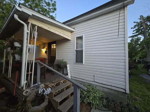 505 South Hancock ST, Mcleansboro, IL 62859