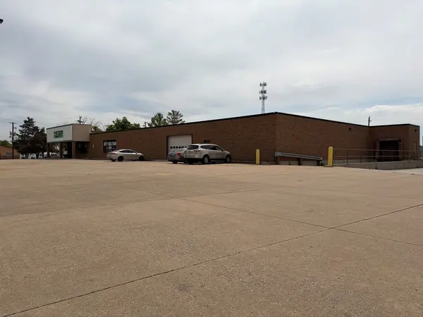 2825 Rockingham RD, Davenport, IA 52802