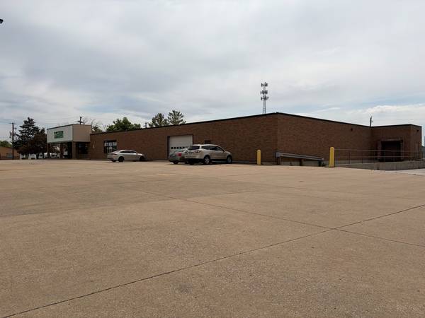 2825 Rockingham RD, Davenport, IA 52802