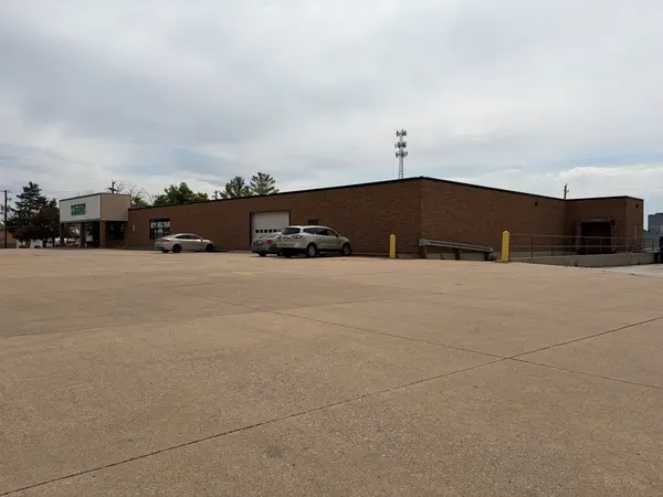 2825 Rockingham RD, Davenport, IA 52802