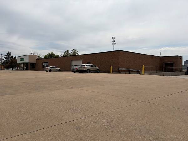 2825 Rockingham RD, Davenport, IA 52802