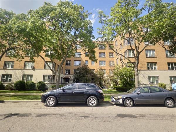 2610 W Balmoral AVE #105, Chicago, IL 60625