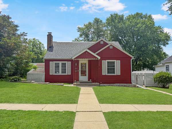 1245 W Harrison ST, Freeport, IL 61032