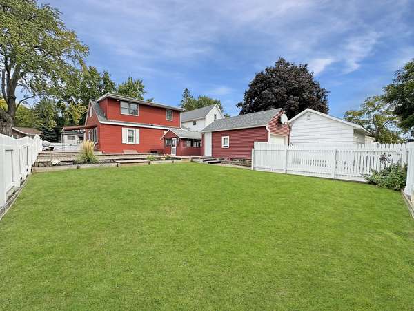 1245 W Harrison ST, Freeport, IL 61032