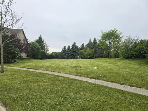 3250 Covington LN, Algonquin, IL 60102