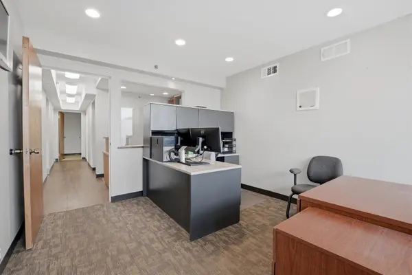 10550 W Cermak RD, Westchester, IL 60154