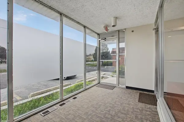 10550 W Cermak RD, Westchester, IL 60154