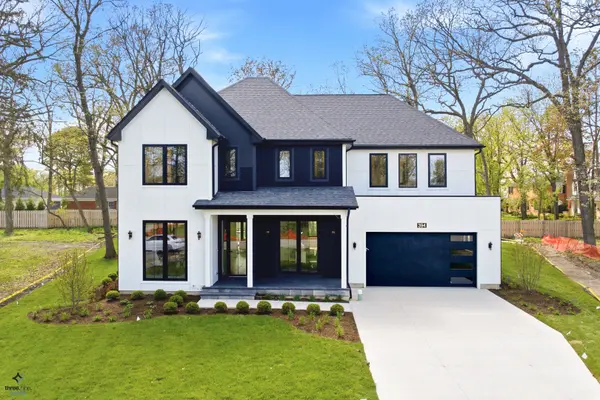 394 Forest Edge DR, Glencoe, IL 60022