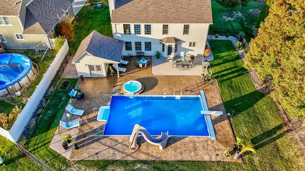 1123 Country Oak DR, Ottawa, IL 61350