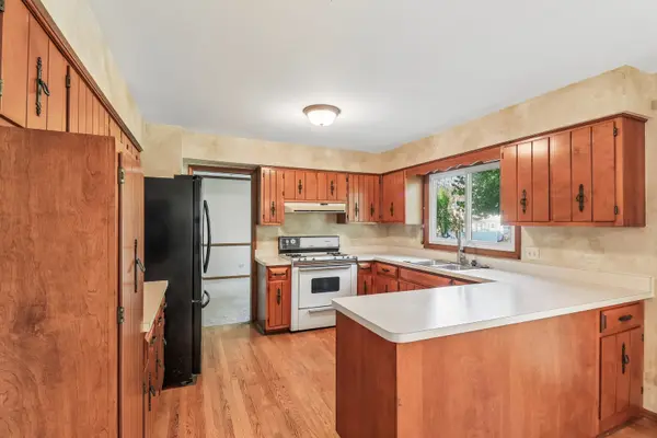 733 Buttonwood CIR, Naperville, IL 60540