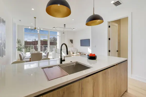 5428 N Winthrop AVE #202, Chicago, IL 60640