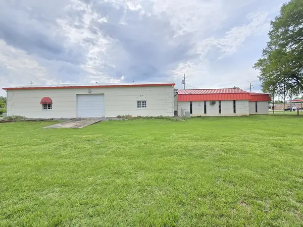 404 N COMMERCIAL ST, Harrisburg, IL 62946