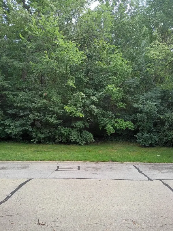 3 Merrimack CT, Bolingbrook, IL 60440