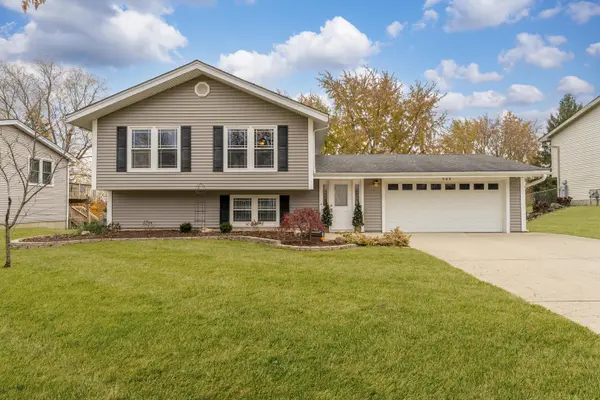 309 Plymouth LN NW, Bloomingdale, IL 60108
