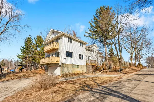 49 N Lake AVE, Fox Lake, IL 60020