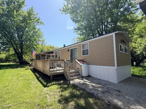 25-4 Woodhaven Lakes, Sublette, IL 61367
