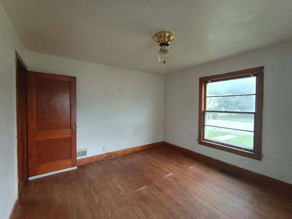 120 E Adams ST, Rushville, IL 62681