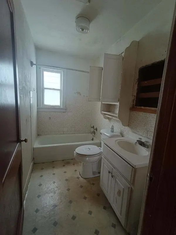 120 E Adams ST, Rushville, IL 62681