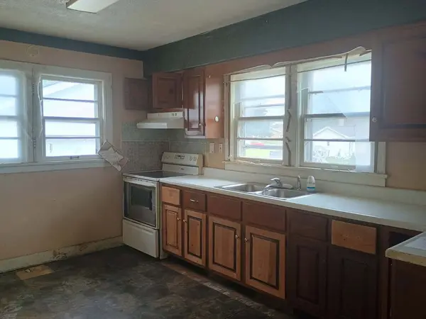 120 E Adams ST, Rushville, IL 62681