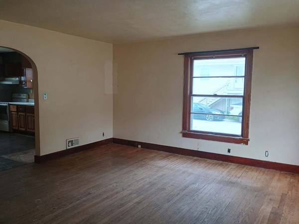 120 E Adams ST, Rushville, IL 62681