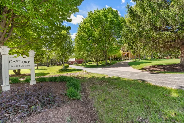 1542 Plainfield RD, Oswego, IL 60543