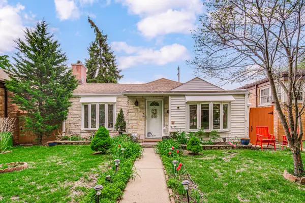 1604 Dobson ST, Evanston, IL 60202