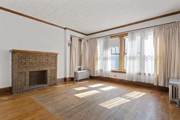 3456 N Whipple ST, Chicago, IL 60618