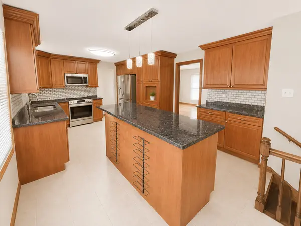 1613 Tina LN, Flossmoor, IL 60422