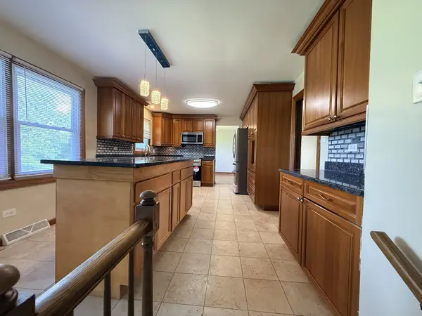 1613 Tina LN, Flossmoor, IL 60422