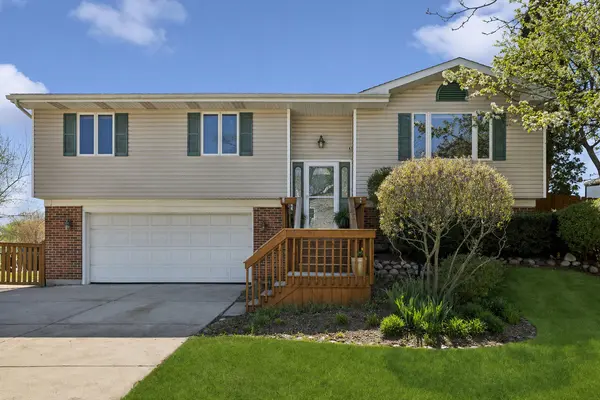 4140 Portage LN, Hoffman Estates, IL 60192