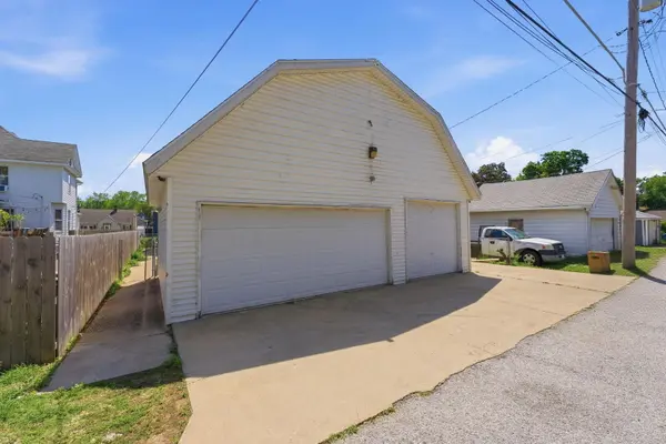 820 W 16th ST, Davenport, IA 52804