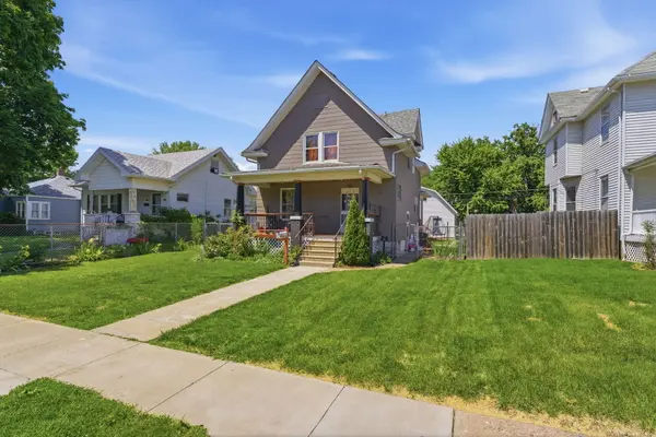 820 W 16th ST, Davenport, IA 52804