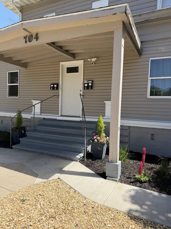 704 Locust ST, Sterling, IL 61081