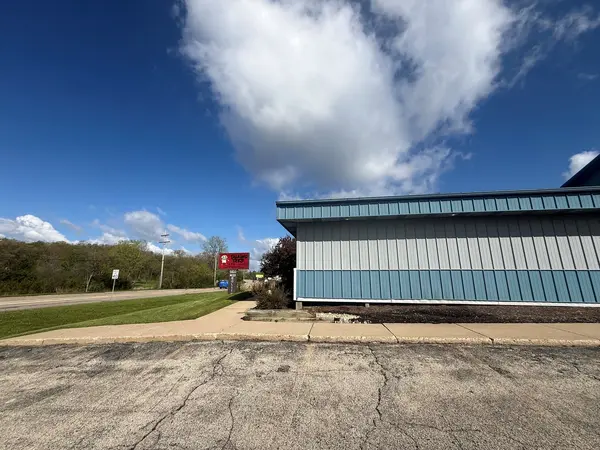 960 W Rollins RD, Round Lake Beach, IL 60073