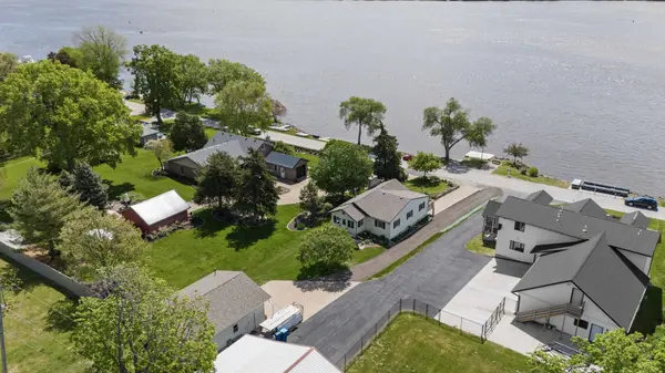1401 Canal Shore DR, Leclaire, IA 52753