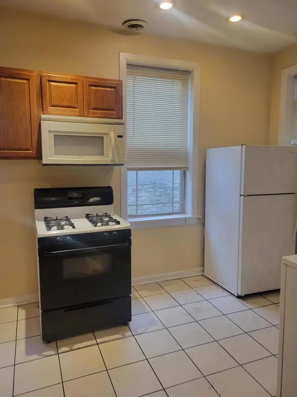 1742 W wallen AVE, Chicago, IL 60626