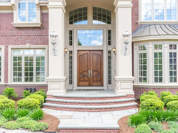 4N881 Old Farm RD, St. Charles, IL 60175