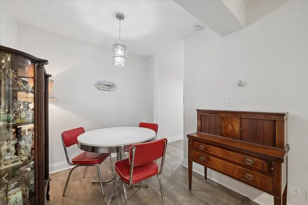 8455 W Leland AVE #204, Chicago, IL 60656