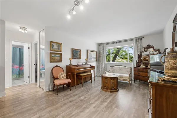 8455 W Leland AVE #204, Chicago, IL 60656